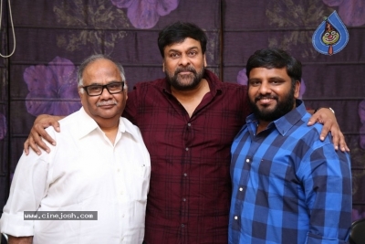 Chiranjeevi Press Meet About Tholiprema Photos - 4 of 21