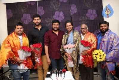 Chiranjeevi Press Meet About Tholiprema Photos - 9 of 21