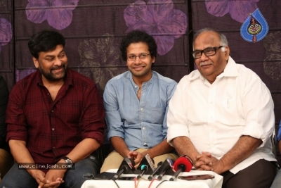 Chiranjeevi Press Meet About Tholiprema Photos - 15 of 21