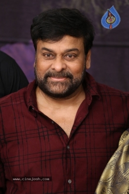 Chiranjeevi Press Meet About Tholiprema Photos - 16 of 21