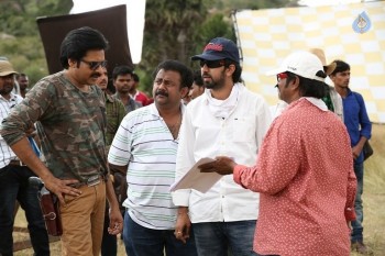 Director Bobby at Sardaar Gabbar Singh Sets - 1 of 21