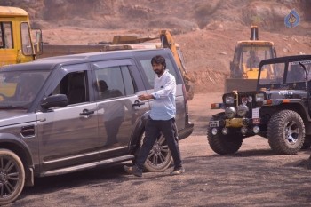 Director Bobby at Sardaar Gabbar Singh Sets - 2 of 21