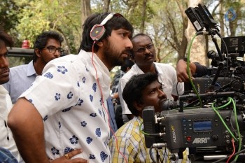 Director Bobby at Sardaar Gabbar Singh Sets - 4 of 21