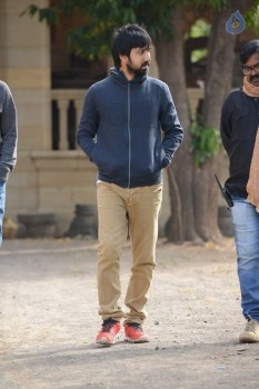 Director Bobby at Sardaar Gabbar Singh Sets - 5 of 21