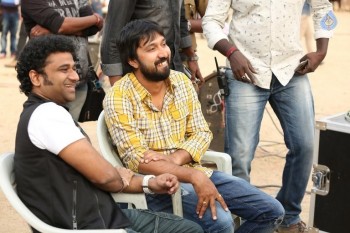 Director Bobby at Sardaar Gabbar Singh Sets - 12 of 21