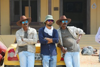 Director Bobby at Sardaar Gabbar Singh Sets - 13 of 21