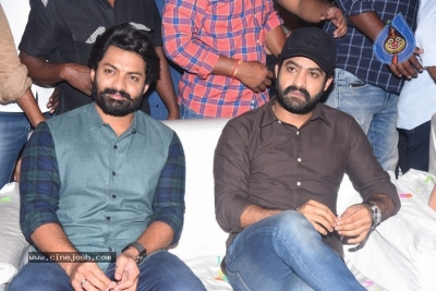 Entha Manchivaadavuraa Pre Release Event Set 02 - 46 of 81