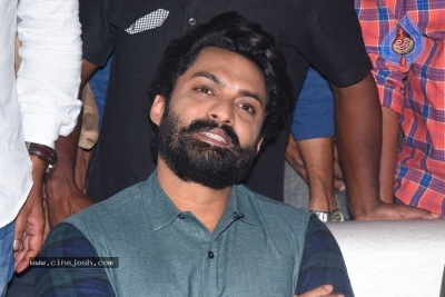Entha Manchivaadavuraa Pre Release Event Set 02 - 55 of 81