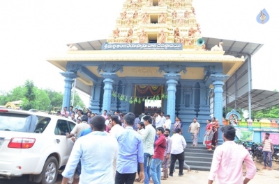 Fidaa Team at Maddi Anjaneya Swamy Temple - 38 of 42