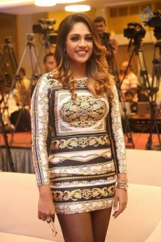 Guru Theatrical Trailer Launch 2 - 28 of 74