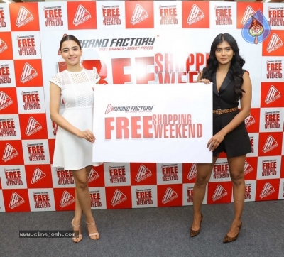 Hebah Patel Unveils Free Shopping Weekend Of Brand Factory - 11 of 42