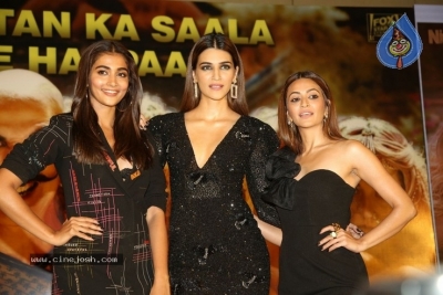 Housefull 4 Movie Press Meet Photos - 18 of 29