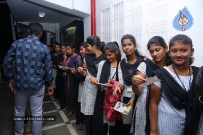 Iddari Lokam Okkate Premier - 61 of 84