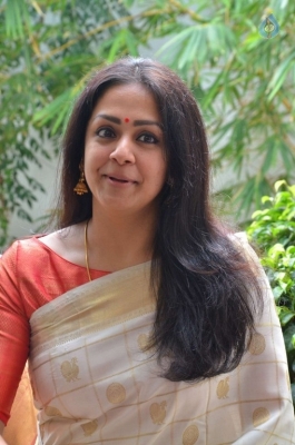 Jyothika at Heirloom Kanjivaram Exhibition Photos - 17 of 18