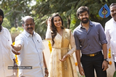 Katha Kanchiki Manam Intiki Movie Opening Stills - 3 of 14