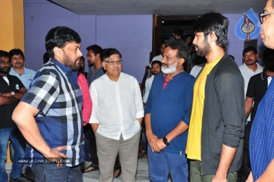 Mega Star Chiranjeevi Watching Vijetha Movie - 38 of 28