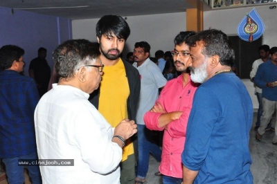 Mega Star Chiranjeevi Watching Vijetha Movie - 25 of 28