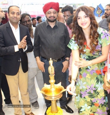Mehreen Pirzada Launches 13th Store Of Easy Buy - 9 of 38