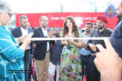 Mehreen Pirzada Launches 13th Store Of Easy Buy - 32 of 38