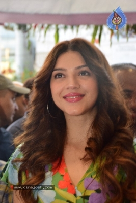 Mehreen Pirzada Launches 13th Store Of Easy Buy - 34 of 38