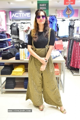 Mehreen Pirzada Launches 13th Store Of Easy Buy - 38 of 38