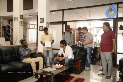 Nenjil Thunivirundhal Tamil Movie Working Stills - 8 of 16