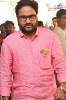 Okka Ammayi Thappa Theater Coverage - 1 of 23