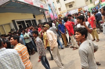Okka Ammayi Thappa Theater Coverage - 18 of 23