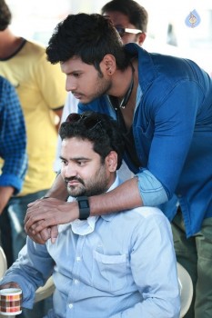 Okka Ammayi Thappa Working Photos - 2 of 15