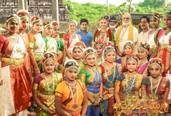 Om Namo Venkatesaya Working Photos - 2 of 3