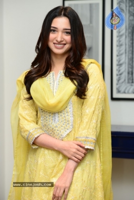 Parul Yadav Birthday Celebrations on Queen Sets - 18 of 27