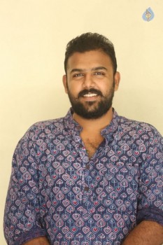 Pelli Choopulu Director Tarun Bhaskar Interview Pics - 6 of 16