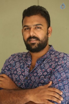 Pelli Choopulu Director Tarun Bhaskar Interview Pics - 7 of 16