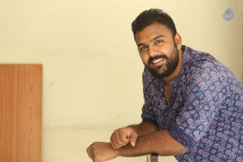 Pelli Choopulu Director Tarun Bhaskar Interview Pics - 12 of 16