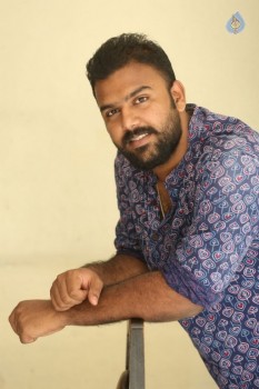 Pelli Choopulu Director Tarun Bhaskar Interview Pics - 13 of 16