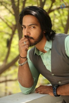 S3 Villain Thakur Anoop Singh Interview Photos - 2 of 28