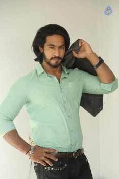 S3 Villain Thakur Anoop Singh Interview Photos - 4 of 28