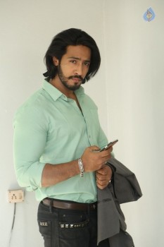 S3 Villain Thakur Anoop Singh Interview Photos - 7 of 28
