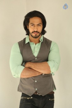 S3 Villain Thakur Anoop Singh Interview Photos - 9 of 28