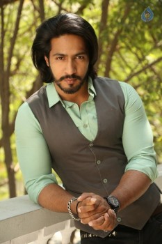 S3 Villain Thakur Anoop Singh Interview Photos - 23 of 28