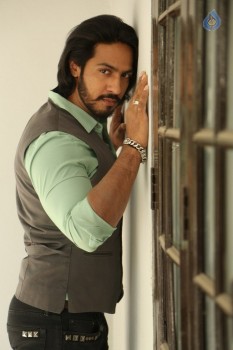 S3 Villain Thakur Anoop Singh Interview Photos - 26 of 28