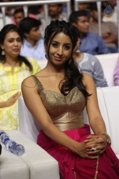 Sardaar Gabbar Singh Audio Launch 4 - 117 of 154