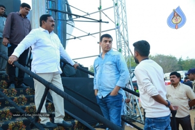 Sarileru Neekevvaru Blockbuster Ka Baap Celebrations - 10 of 20