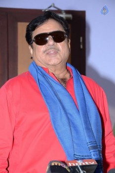 Satrughan Sinha Watches Eedo Rakam Aado Rakam - 2 of 10