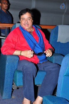 Satrughan Sinha Watches Eedo Rakam Aado Rakam - 9 of 10