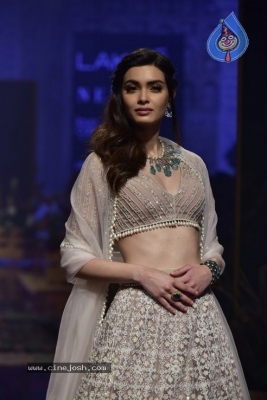 Showstoppers at Lakme Fashion Week - 11 of 53