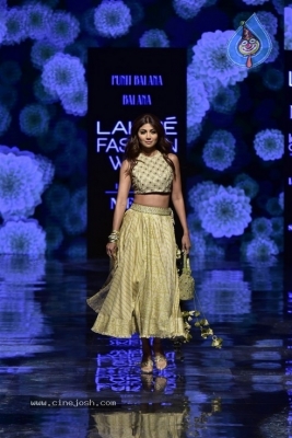 Showstoppers at Lakme Fashion Week - 39 of 53