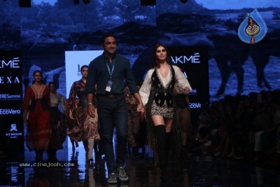 Showstoppers at Lakme Fashion Week - 49 of 53