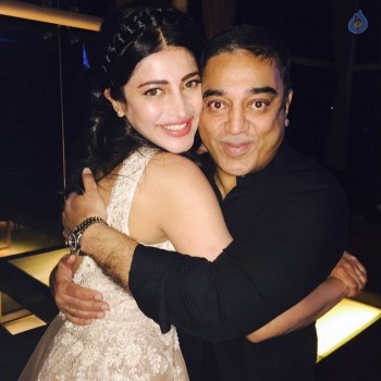 Shruti Haasan Celebrates Birthday with Family - 2 of 5
