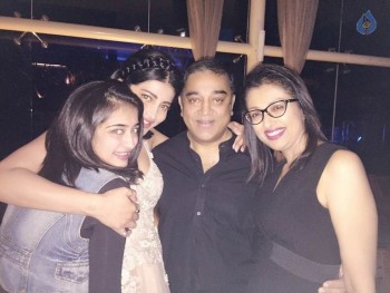 Shruti Haasan Celebrates Birthday with Family - 5 of 5